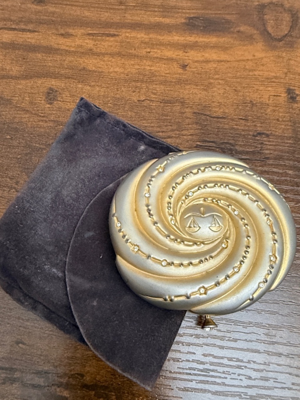 Vintage Esteè Lauder makeup Compact (no makeup inside)